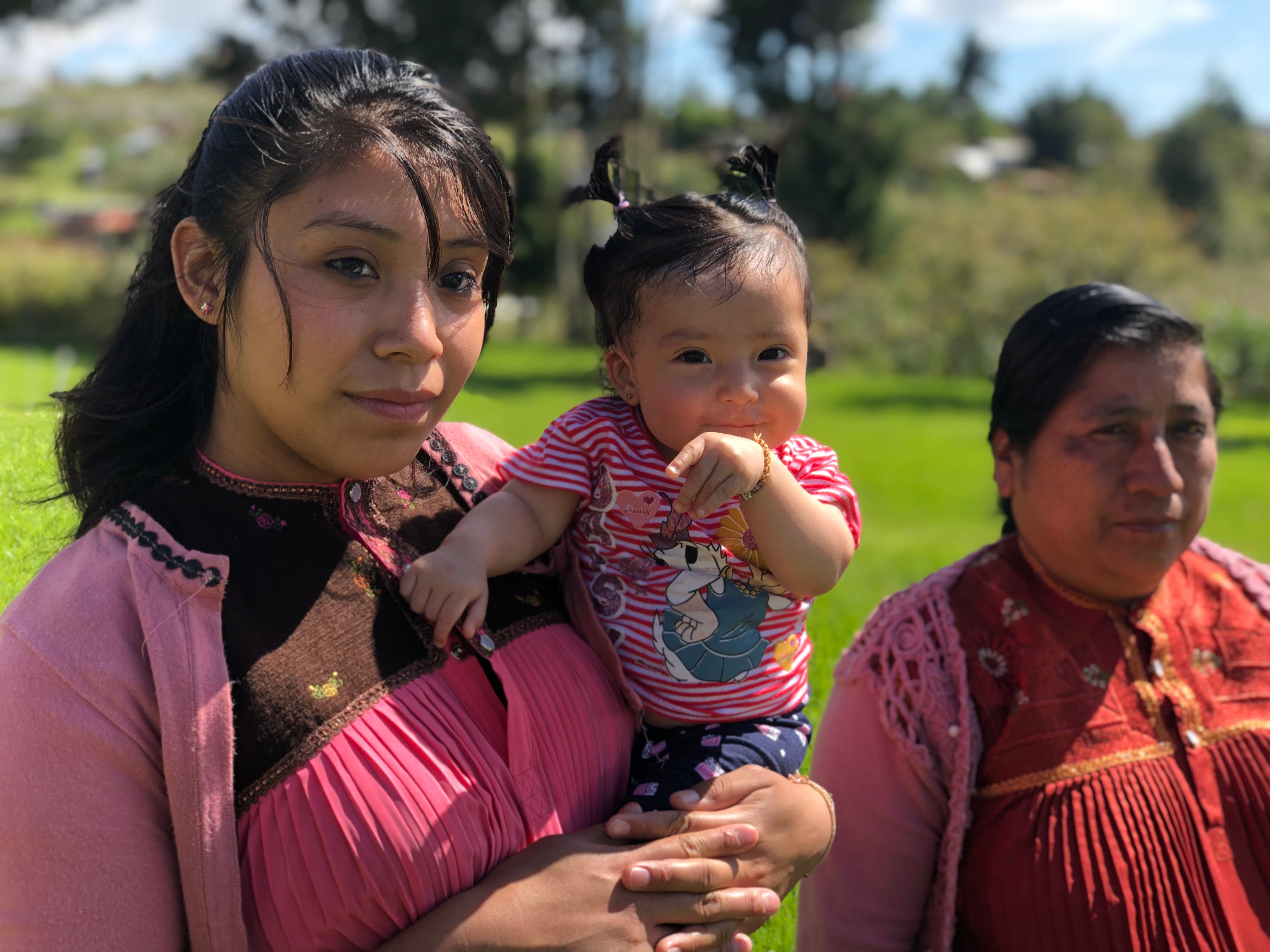 Una mujer con su hijo en Chiapas, México