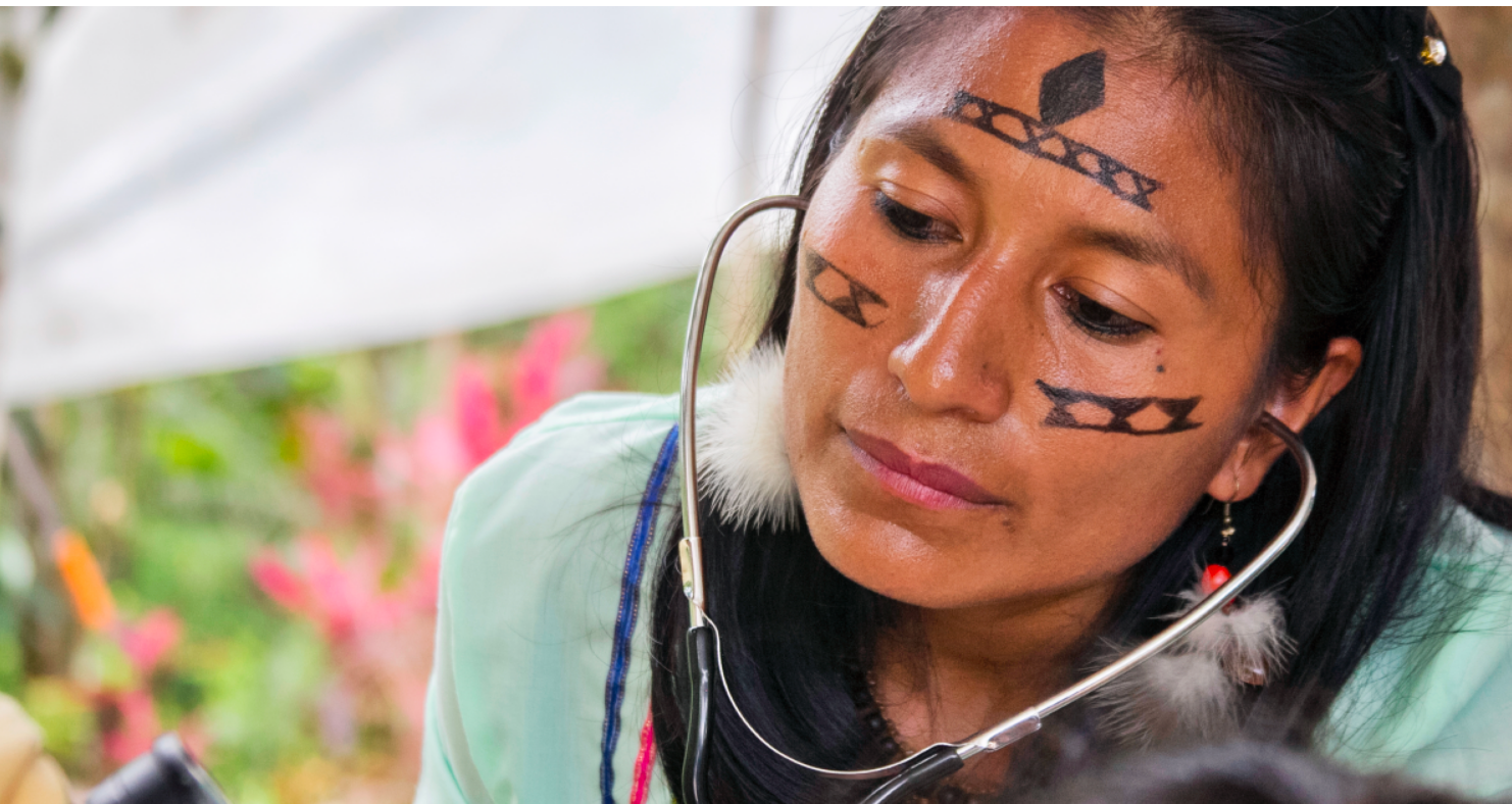 Una mujer de un pueblo indígena