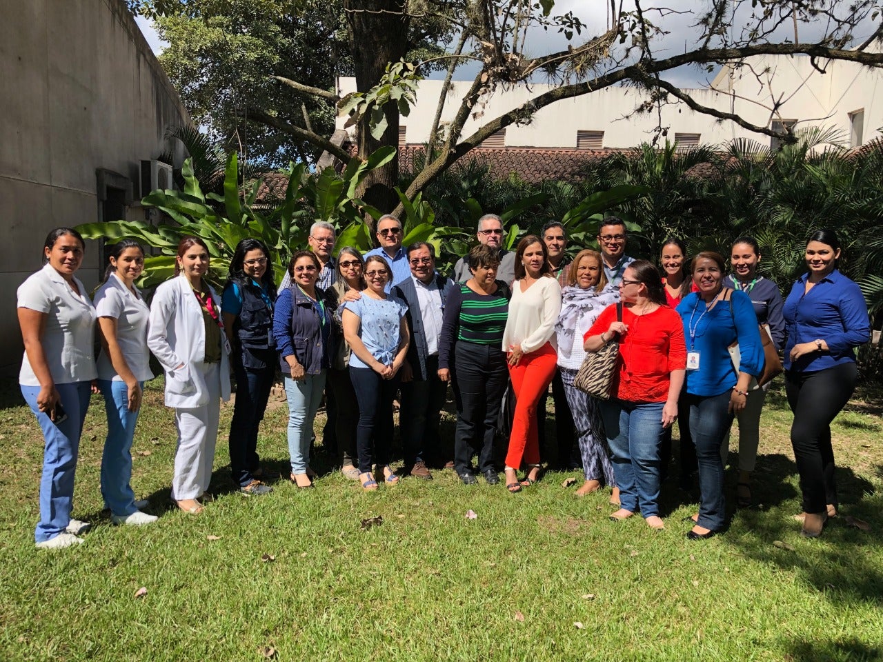 El equipo de la ISM, el BID, la secretaría de Salud de Honduras, el ministerio de Salud de República Dominacana y los trabajadores del Hospital San Franciso de Juticalpa